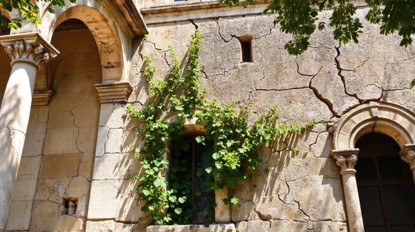 10 signes d'alerte des fissures dans les bâtiments du Var